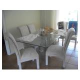 TABLE/6 CHAIRS