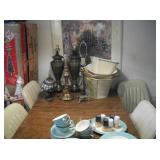 TABLE & 6 CASTOR CHAIRS