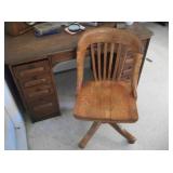 VINTAGE OAK CHAIR