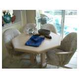 KIT. TABLE & 4 CASTOR CHAIRS