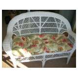 WICKER SETTEE