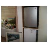 MINI FRIDGE & FREEZER
