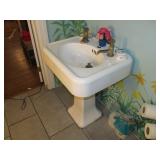 Antique pedestal sink