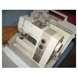 BERNINA SEWING MACHINE