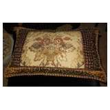 4 - DECORATOR PILLOWS - ORIGNAL: $ 350 EACH - ASKING: $ 75 EACH