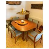 DUX Mid-Century Table & Chairs