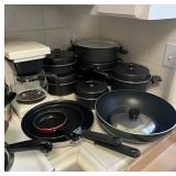 vintage Miracle Maid cookware  (like new)!
