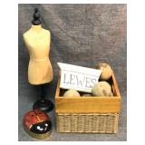 Quinn's Auction Galleries Weekly Auction 