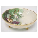 1086	T & V LIMOGES HAND PAIINTED FOOTED BOWL. 9 1/2 IN DIAMETER 3 5/8 IN H 	50	100	10	PLEASE PAY ATT