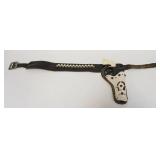 1176	ANTIQUE GENE AUTRY HOLSTER WITH CHILDS MATTEL FANNER 50 TOY CAP GUN	50	100	25	PLEASE PAY ATTENT