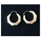 1253	GOLD HOOP EARRINGS MARKED 14K, APPROXIMATE WEIGHT IS 2.365 DWT	75	150	25	PLEASE PAY ATTENTION F