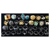1261	LOT OF APPROXIMATELY 34 COSTUME RINGS, SOME MAY BE STERLING	25	50	10	PLEASE PAY ATTENTION FOR D