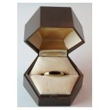 1264	BRUSHED GOLD AND ONYX RING APPROXIMATE SIZE 6 MARKED 14K, APPROXIMATE WEIGHT INCLUDING STONE 2.