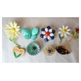 1055	LOT OF NINE COSTUME JEWELRY BROOCH PINS. AS FOUND 