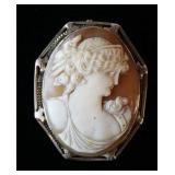 1106	14K GOLD CAMEO IT IS APP. 2 IN X 2 1/2 IN 