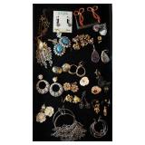 1159	LOT OF 22 PAIRS OF EARRING. AS FOUND