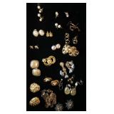 1160	LOT OF 20 PAIRS OF EARRINGS. 