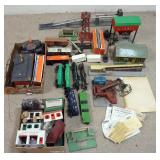 1123	LOT OF LIONEL BUILDINGS AND CARS, ETC., AS FOUND