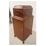 1166	VICTROLA VICTOR VV-IX ON MAHOGANY STAND, 19 IN X 22 IN X47 IN