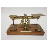 1009	POSTAL SCALE W/WEIGHTS, HAS CELLULOID LABEL, BASE IS 10 1/2 IN X 5 1/2 IN