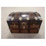 1095	WOOD DOME TOP TRUNK, 26 IN X 15 IN X 18 IN HIGH