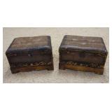 1104	PAIR OF SMALL STORAGE CHESTS W/ TUFTED TOPS. 20 IN X 14 IN, 13 IN H 