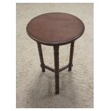 1106	LAMP TABLE W/ TURNED LEGS. 18 IN X 28 IN 