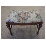 1185	UPHOLSTERED VANITY BENCH W/ FLUTED LEGS. 24 1.2 IN X 15 IN, 18 1/2 IN H 