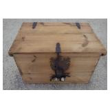 1086	SMALL PINE LIFT TOP CHEST W/WROUGHT IRON HARDWARE, 25 3/4 IN X 17 3/4 IN X 15 1/2 IN HIGH