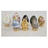 1081	LOT OF EIGHT FRANKLIN MINT DECORATIVE EGGS.