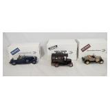 1147	LOT OF THREE DIE CAST 1:24 SCALE MODELS OF CLASSIC CARS FROM THE DANBURY MINT. LOT INCLUDES; 19