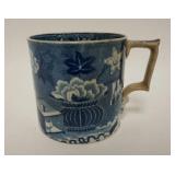 1072	HISTORICAL BLUE MUG, 3 5/8 IN HIGH