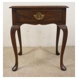1210	HARDEN 1 DRAWER WALNUT STAND ON CABRIOLE LEGS. 22 1/2 IN W, 16 1/2 IN DEEP 26 IN H
