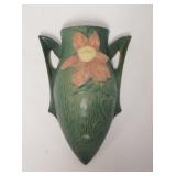 1067	ROSEVILLE CLEMATIS WALL POCKET, GREEN, 8 1/2 IN HIGH