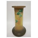 1123	ROSEVILLE FUSCHIA PEDESTAL, HAS TOP RIM CHIPS, 17 IN HIGH