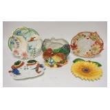 1009	FITZ & FLOYD ROOSTER BOWL & 4 PLATES. PLATES ARE SWAN, AUTUMN LEAF, SNOWMEN & SUNFLOWER. LARGES