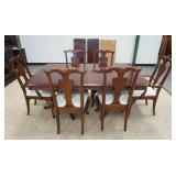 1005	NICE SOLID OAK QUEEN ANNE STYLE DINNING ROOM SET; TABLE W/ TWO SKIRTED LEAVES PADS & SIX CHAIRS