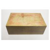 1115	BRASS CIGAR HUMIDOR BOX WITH DECORATED TOP, 9 IN X 6 IN X 3 1/4 IN HIGH