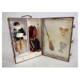1080	FAO SCHWARZ EXCLUSIVE TONNER HARRY POTTER TRIWIZARD DOLL IN TRUNK, TRUNK CONTAINS DOLL & STAND,