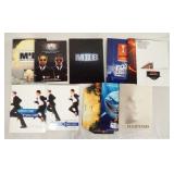 1146	LOT OF PRESS KITS/ FILM MEMORABILIA INCLUDING MEN IN BLACK PRESS KIT SIGNED PRINT & BOOK ON THE