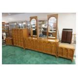 1124	THOMASVILLE MIDCENTURY MODERN BEDROOM SET, HIGH CHEST, LOW CHEST W/2 MIRRORS, 2 DRAWER NIGHTS &