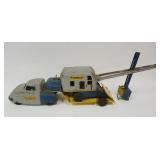 1048	WYANDOTTE TOY TRUCK W/CRANE