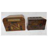 1135	2 WOOD PHILCO TABLE TOP RADIOS