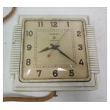 1184	TELECHRON KITCHEN DORAY DEFROSTER CLOCK, 7 1/2 IN X 7 IN X 2 1/2 IN 