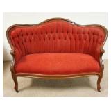 1369	FINGER CARVED VICTORIAN LOVE SEAT W/ TUFTED BACK. 54 1/2 IN W