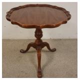 1047	MAHOGANY PEDESTAL LAMP TABLE, PIE CRUST EDGE, 24 IN DIAMETER X 25 IN HIGH