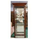 1073	PULASKI DISPLAY CABINET, MIRROR BACK, ADJUSTABLE GLASS SHELVES, BRASS TRIM, SIDE LOAD, 27 IN WI