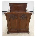 1181	EXCEPTIONAL VICTORIAN SINGER SEWING MACHINE IN A CARVED CASE, MACHINE HAS ORIGINAL LITHO & MOTH