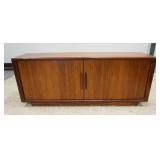 1008	DYRLUND DANSIH MODERN ROSEWOOD CREDENZA HAS A COUPLE OF VENEER BUBBLES ON THE TOP SURFACE, HAS 
