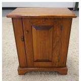 1031	SMALL ONE DOOR CABINET W/ RAISED PANEL DOOR. 20 IN X 12 1/2 IN, 24 IN H 